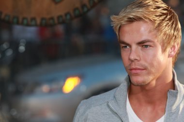 dansçı derek hough katılır clash titans Premiere