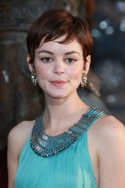 çatışma titans Premiere Nora zehetner katılır