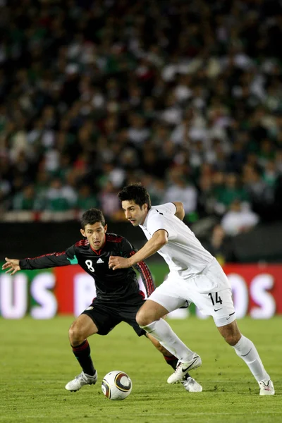 Israel Castro et Rory Fallon en action pendant le match — Photo