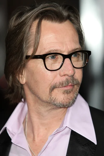 Gary oldman deltar i boka av eli premiär — Stockfoto