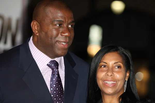 Earvin Johnson and wife Earlitha Kelly attend The Book of Eli premiere — Stock Photo, Image