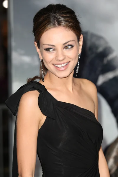 Mila Kunis attends The Book of Eli premiere — Stock Photo, Image