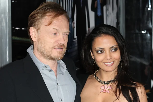 Jared Harris and guest attends the Extraordinary Measures premiere — Stock Photo, Image