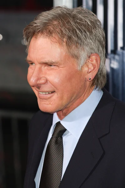 Harrison ford besucht die premiere der außergewöhnlichen maßnahmen — Stockfoto