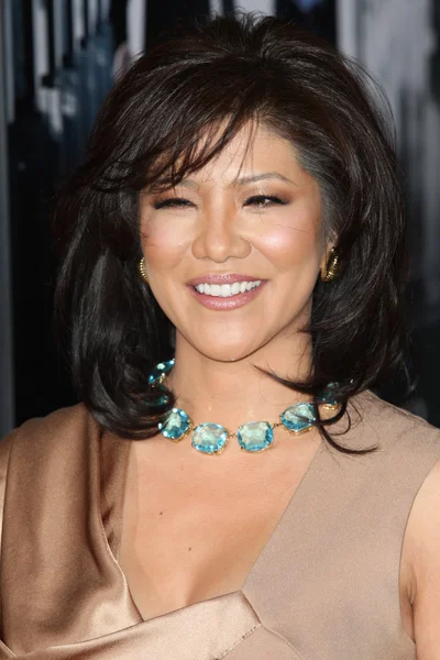 Julie chen deltar extraordinära åtgärder premiären — Stockfoto