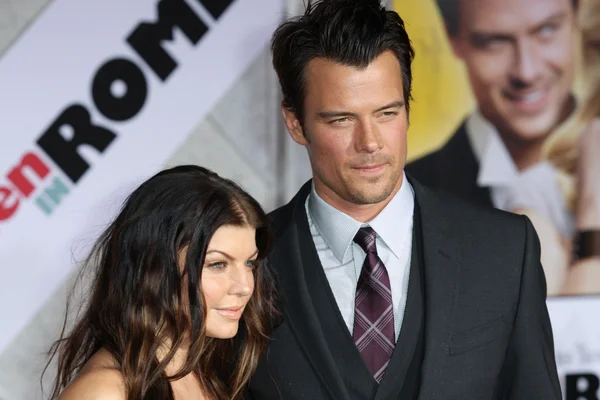 Josh Duhamel e Fergie vão à estreia de When In Rome — Fotografia de Stock