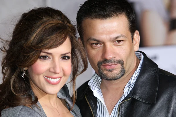 Maria Canals Barrera and husband David Barrera attend the When In Rome premiere — Stock Photo, Image