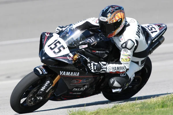 Ben bostrom bir yamaha yzf r1 ama yanlısı Ulusal Muhafız Amerikan superbike yarış sırasında üzerinde