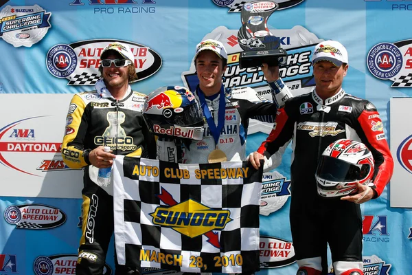 Дэнни Эслик, Джош Херрин и Стив Рапп после гонки AMA Daytona SportBike — стоковое фото