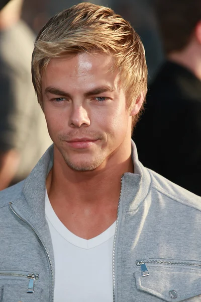 Danser derek hough woont de botsing van de Titanen première — Stockfoto