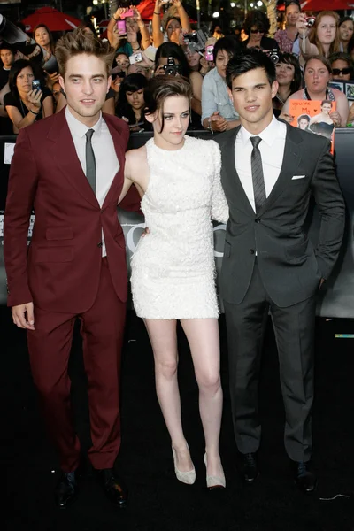 Robert Pattinson, Kristen Stewart & Taylor Lautner attend The Twilight Saga Eclipse Los Angeles premiere — Stock Photo, Image