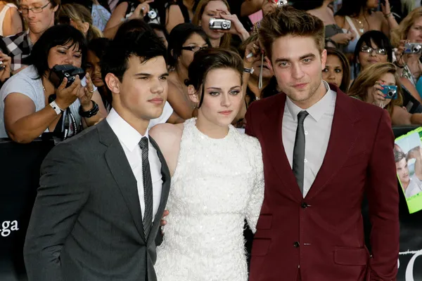Robert pattinson, kristen stewart & taylor lautner katılmak twilight saga eclipse los angeles prömiyeri