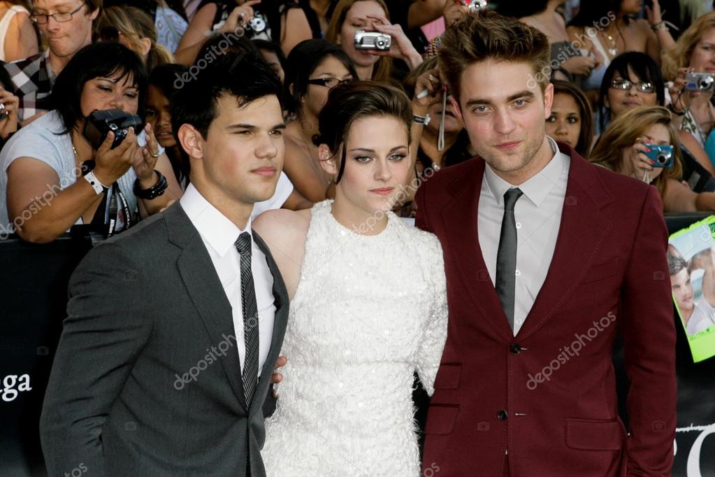 Pics: robert pattinson and kristen stewart in twilight | Robert ...