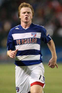 AX mccarty topu oyun sırasında kovalıyor.