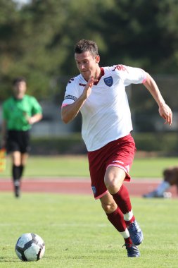 David nugent topu dostluk maçı sırasında sürüyordu.