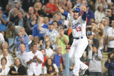 Ryan theriot ishal ekibi tarafından oyun sırasında attı için tepki verir.