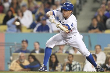 Scott podsednik oyun sırasında bunt bırakmaya çalışır.