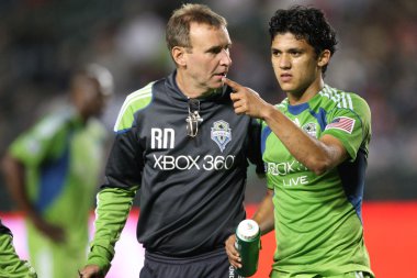 Fredy montero onun hava çarpışma zach ile orta sallar thornton oyun sırasında