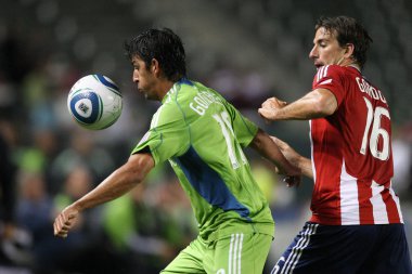 Leo gonzalez ve alan gordon fight oyun sırasında top için