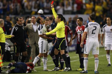 Eddie lewis alır kırmızı oyun sırasında karde