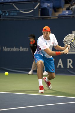 Jack çorap ile backhand flavio cipolla için tenis maçı sırasında ulaşır.