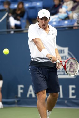 Igor sijsling geri oyun sırasında backhands.