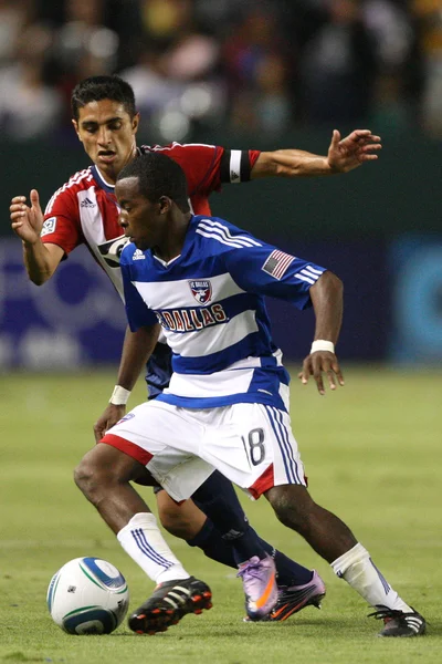 Marvin Chavez s'éloigne de Mariano Trujillo pendant le match — Photo