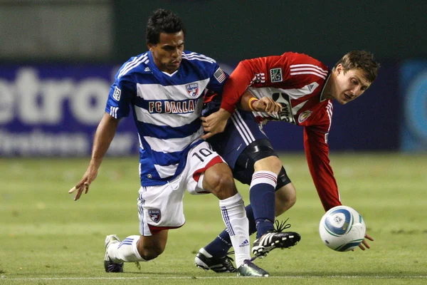 David Ferreira and Ben Zemanski fight for the ball during the game — Stock Photo, Image