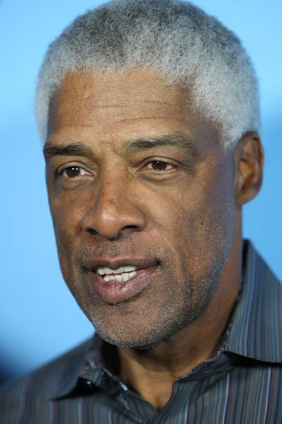NBA efsanesi (Dr J) Julius Erving yağ Salı katılır.
