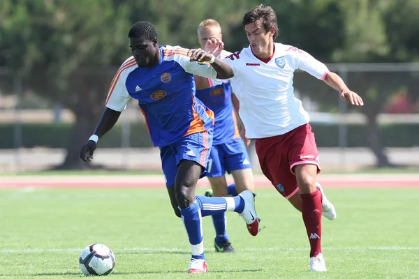 Ousman Jagne and Marlon Pack fight for the ball during the friendly match — Stock Photo, Image