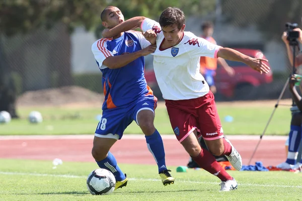 Artur Aghasyan and Marlon Pack fight for the ball during the friendly match — Stock Photo, Image