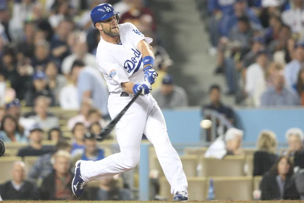 Casey Blake hace un swing durante el juego —  Fotos de Stock