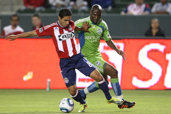 Blaise Nkufo and Mariano Trujillo fight for the ball during the game — Stock Photo, Image