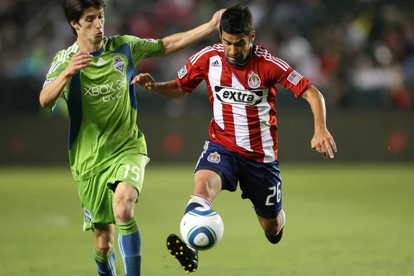 Paulo Nagamura y Álvaro Fernández en acción durante el juego — Foto de Stock