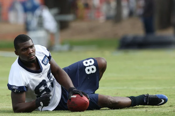 Dez bryant se táhne s týmem před začátkem druhého dne hry — Stock fotografie