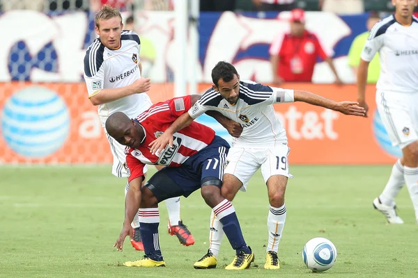 Juninho and Michael Lahoud in action during the game — Stock Photo, Image