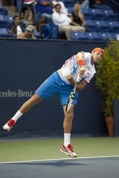 Jack Sock pratica seu serviço contra Flavio Cipolla durante a partida de tênis — Fotografia de Stock