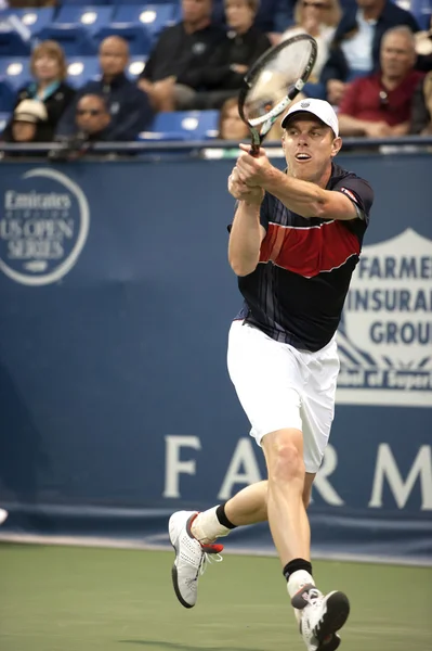 Sam Querrey backhands his return during the game — Stock Photo, Image