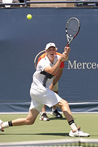 Sam Querrey akcióban a játék során — Stock Fotó