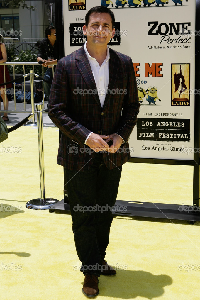 Steve Carrell arrives at the Despicable Me premiere — Stock Editorial