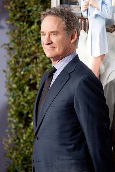 Kevin Kline arrives at the Paramount Pictures premiere of No Strings Attached — Stock Photo, Image