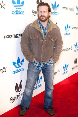 aktör richard steidt geldiğinde nba all-star haftasonu VIP parti co adidas ve snoop dogg tarafından barındırılan