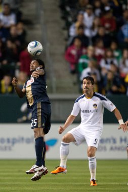 sheanon williams alır bir kafa topu oyun sırasında