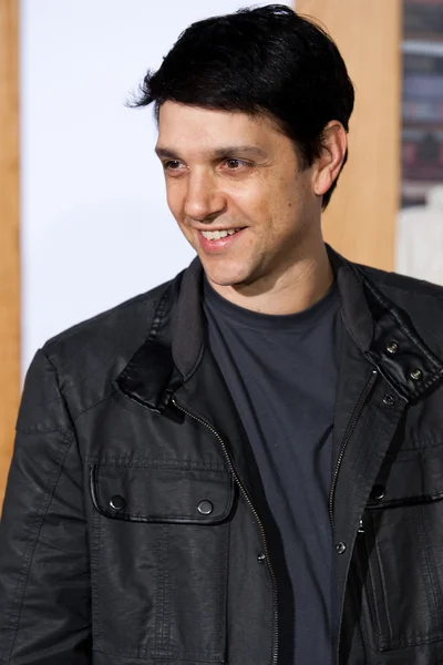 Ralph Macchio, originalul Karate Kid, ajunge la premiera Paramount Pictures din No Strings Attached — Fotografie, imagine de stoc