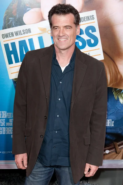 Bruce Thomas arrives at the world premiere of Hall Pass — Stock Photo, Image