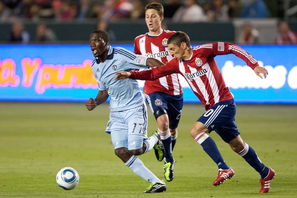 C.J. Sapong gets chased down by Zarek Valentin and Ben Zemanski during the game — Stock Photo, Image