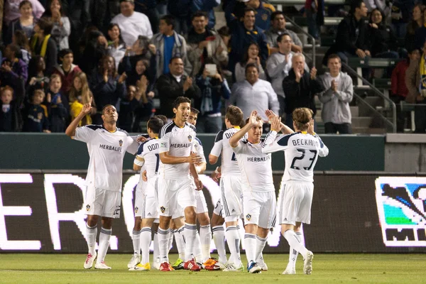 The Los Angeles Galaxy after a goal late in the 1st half of the game — Stock Photo, Image