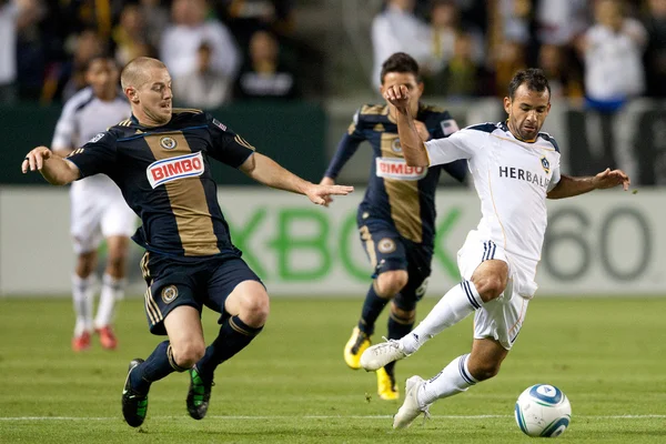 Jordan Harvey and Juninho in action during the game — Stock Photo, Image