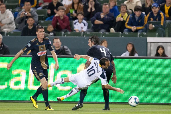 Landon Donovan gets taken down by Danny Califf during the game — Stock Photo, Image