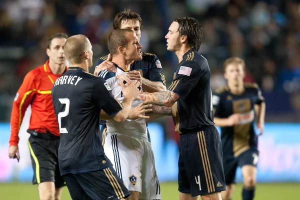 Chad Barrett gets surrounded by Philadelphia Union players after a shoving match broke out during the game — Stock Photo, Image